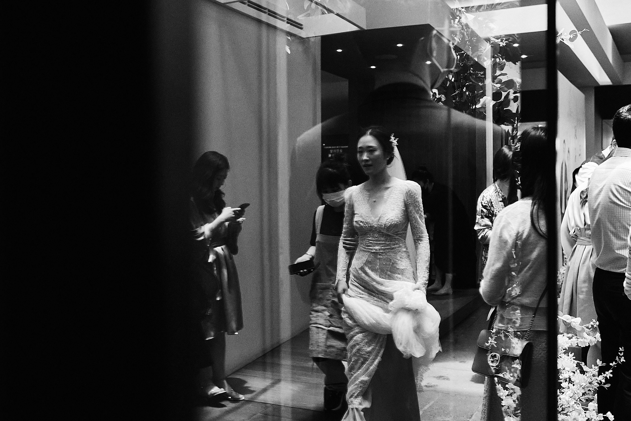 Black And White Reflection Of The Bride Entering The Reception Area In Shanghai China