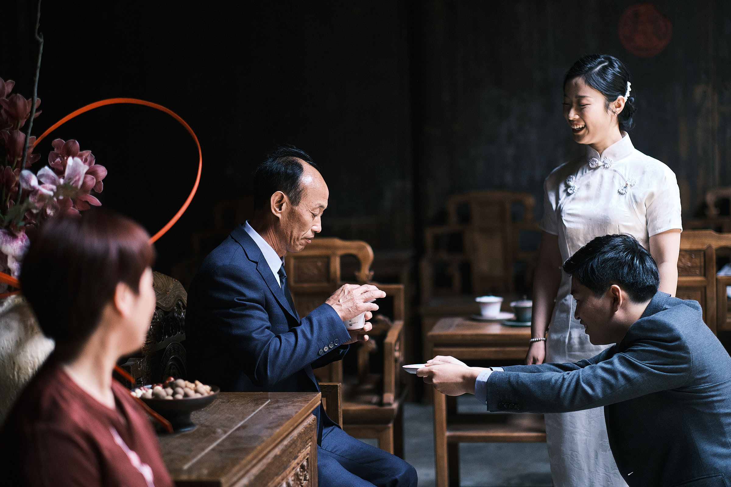 Groom Offers Tea To His Fatehr As Bride Stands Next To Him Happily In Hangzhou China