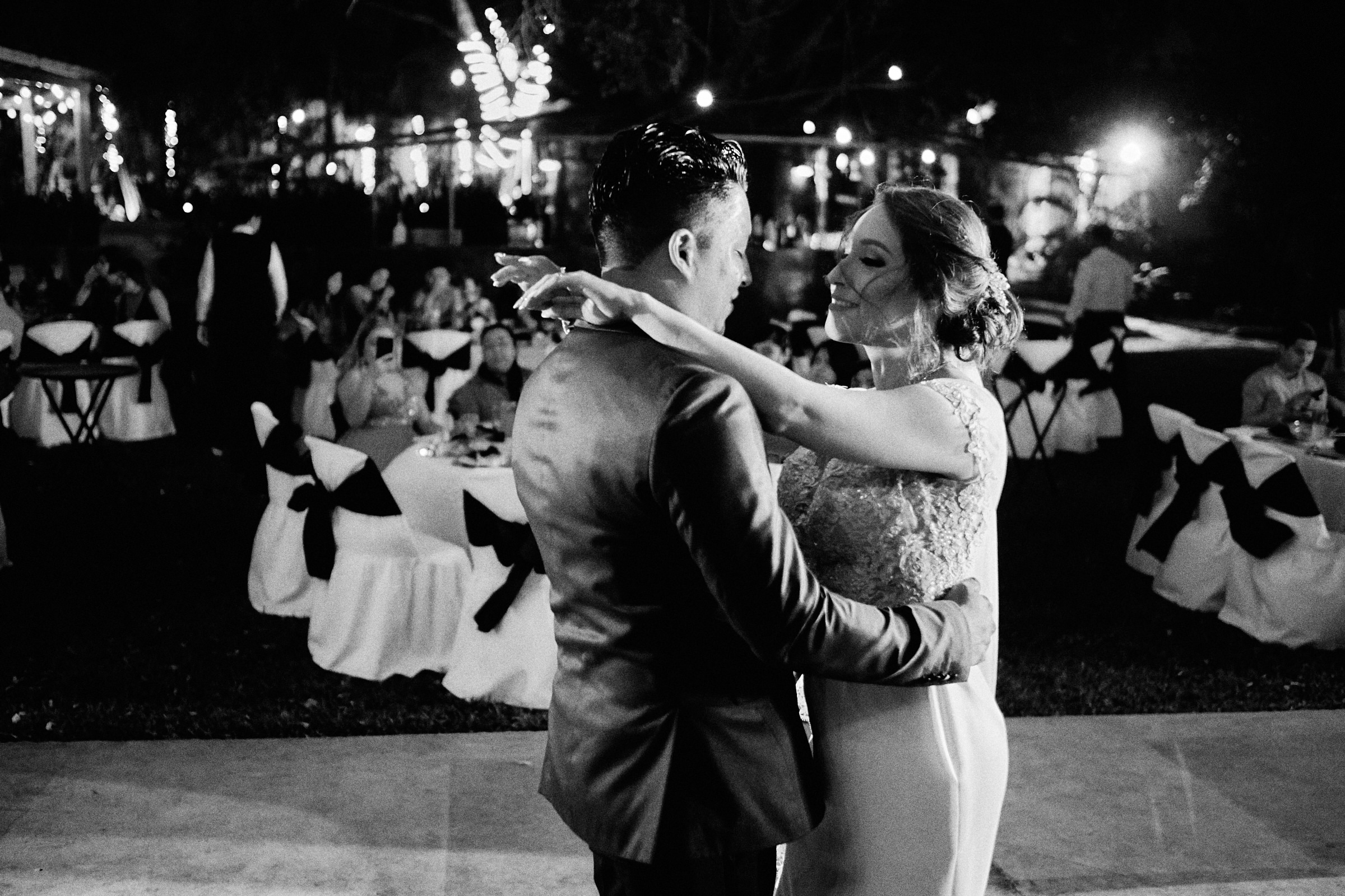Mexico Wedding Photographer Captures First Dance In Black And White