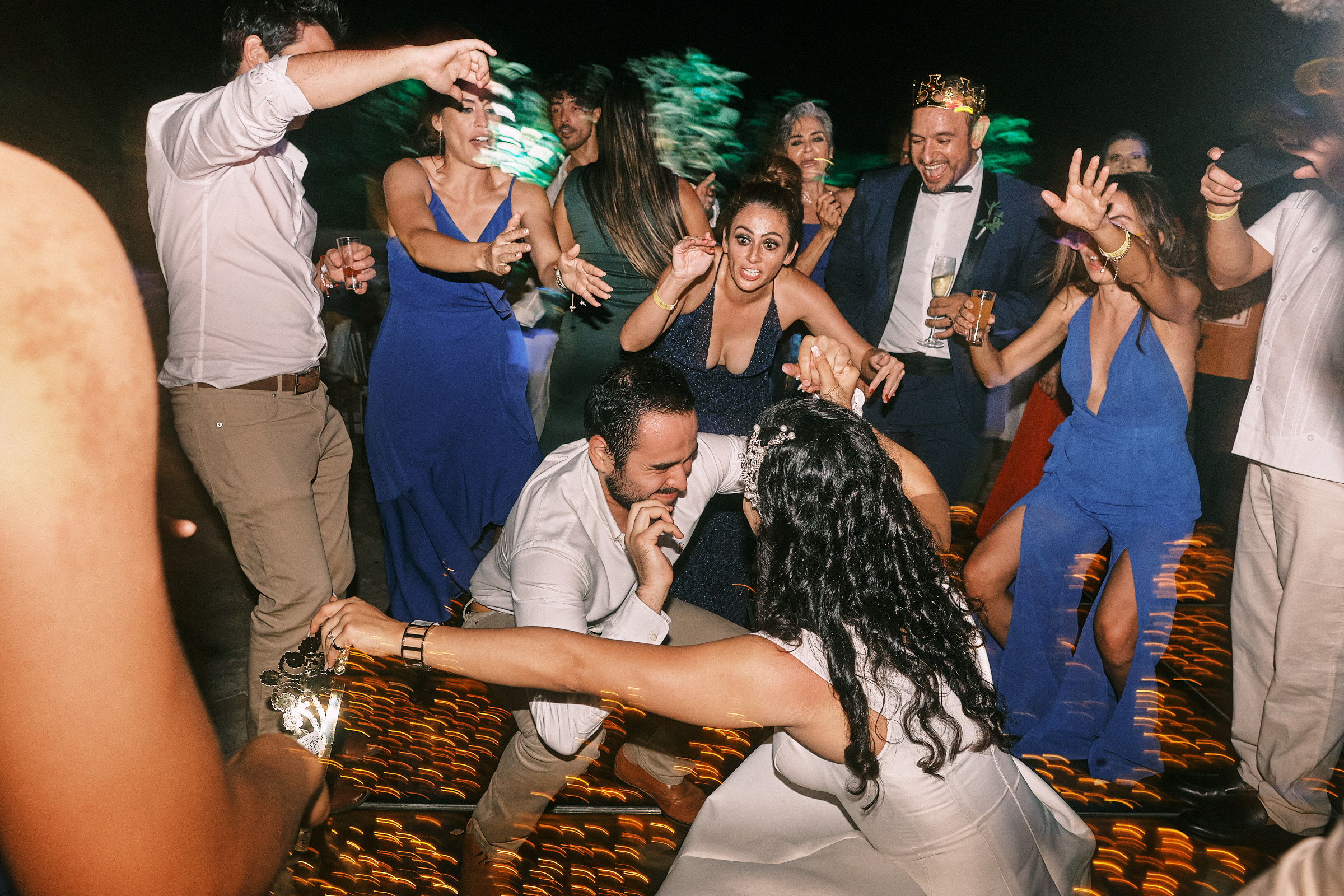 Crazy Moment In The Dance Floor At Wedding In Mexico